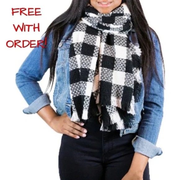 🆕 Buffalo plaid ivory white & black fringe scarf one size - Picture 1 of 8